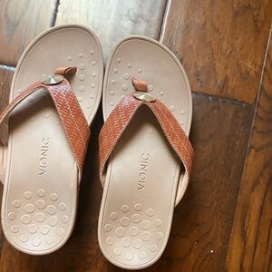 Vionic Tan and Brown Flip Flops